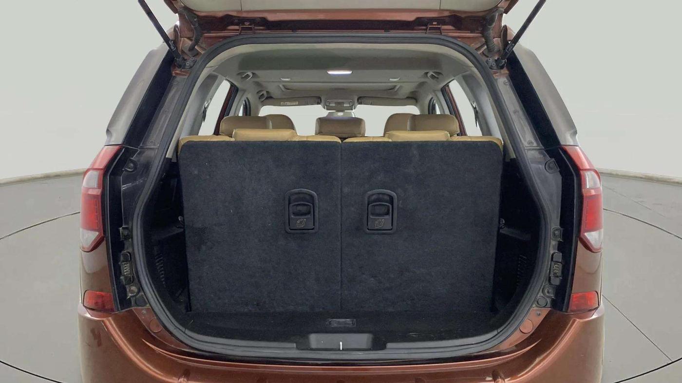 2019 Mahindra XUV500 W11 (O) AT, Diesel, Automatic, 64,824 km, Boot Open Zoomed View