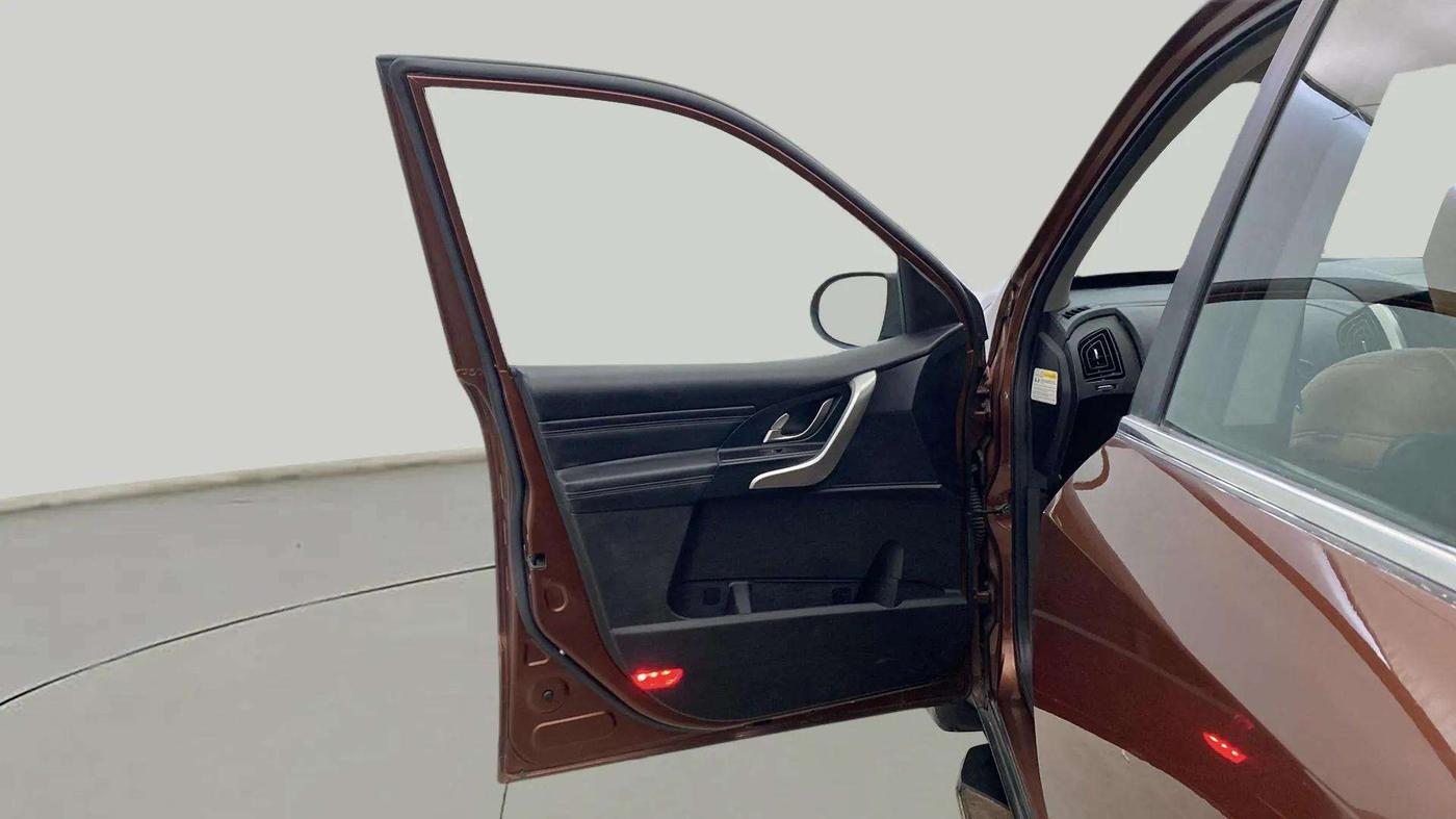 2019 Mahindra XUV500 W11 (O) AT, Diesel, Automatic, 64,824 km, LHS Front Door