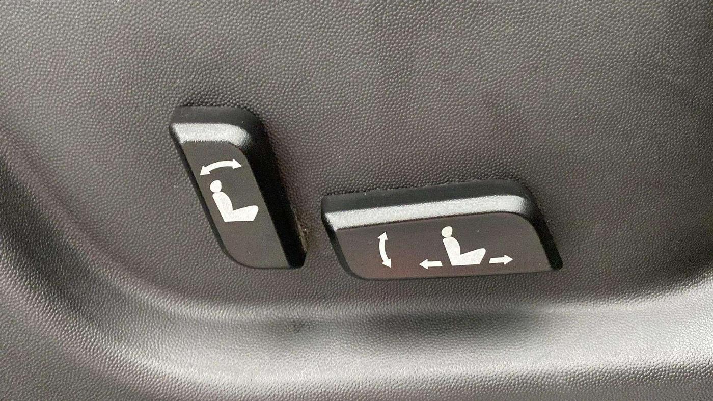 2019 Mahindra XUV500 W11 (O) AT, Diesel, Automatic, 64,824 km, Driver Side Adjustment Panel