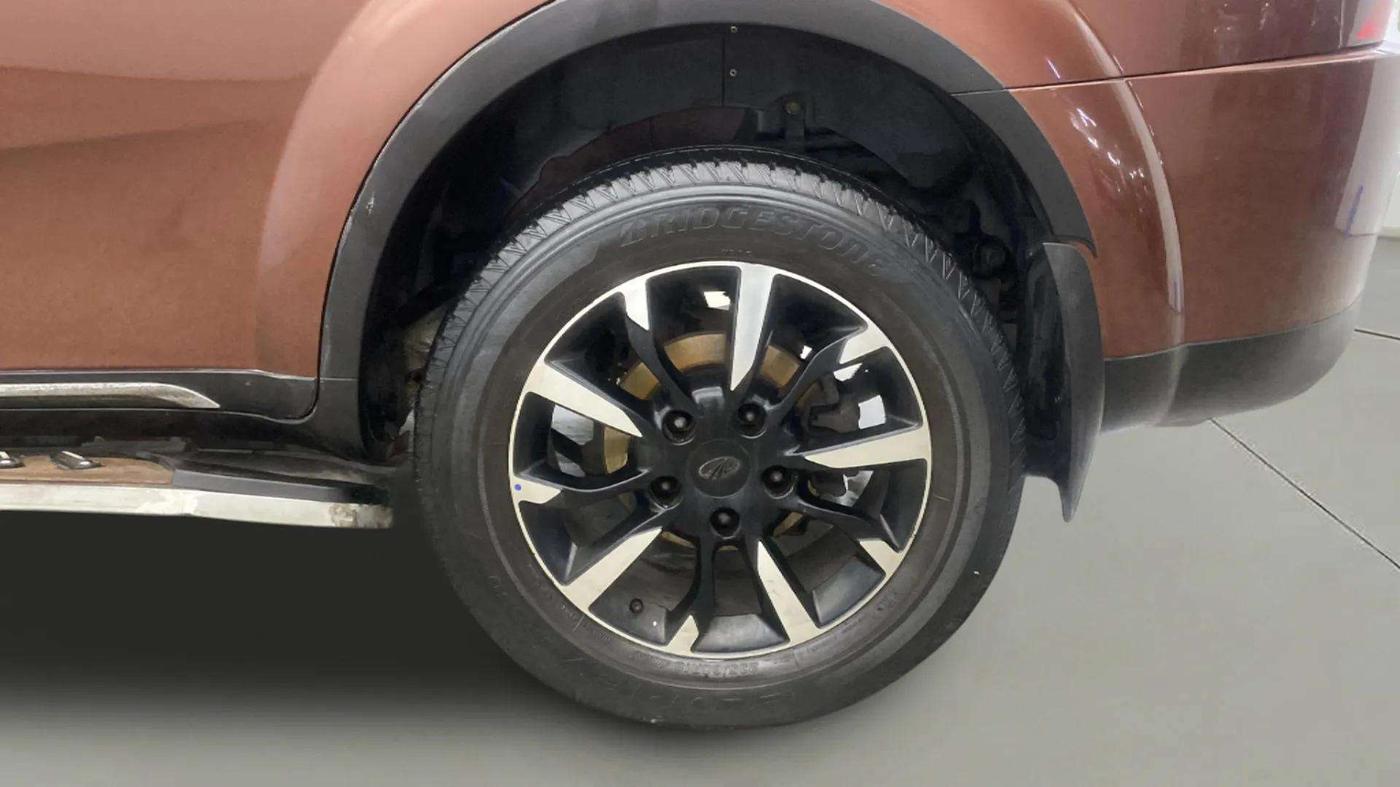 2019 Mahindra XUV500 W11 (O) AT, Diesel, Automatic, 64,824 km, Left Rear Wheel