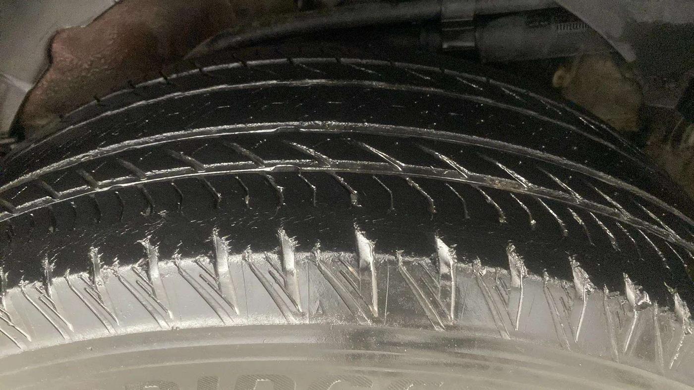 2019 Mahindra XUV500 W11 (O) AT, Diesel, Automatic, 64,824 km, Left Rear Tyre Tread