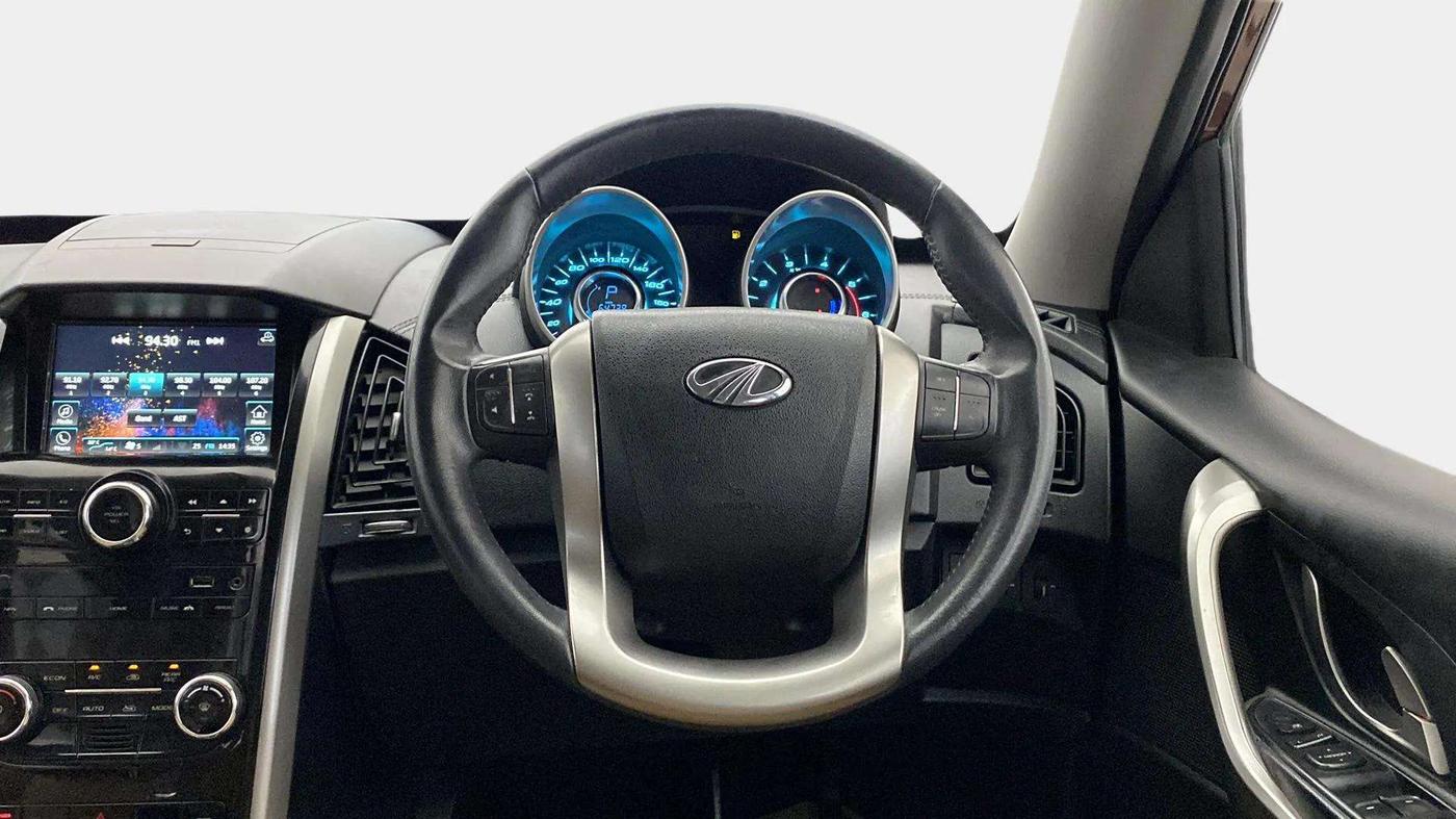 2019 Mahindra XUV500 W11 (O) AT, Diesel, Automatic, 64,824 km, Steering Wheel Close Up