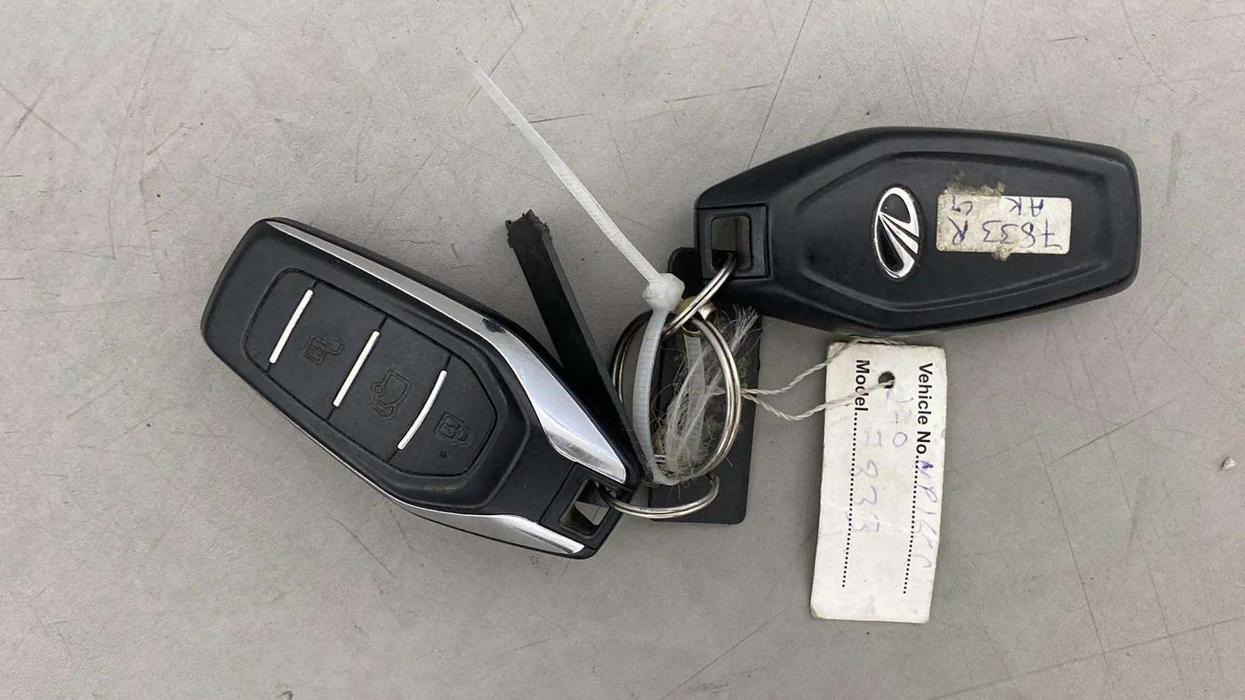 2019 Mahindra XUV500 W11 (O) AT, Diesel, Automatic, 64,824 km, Key Close Up