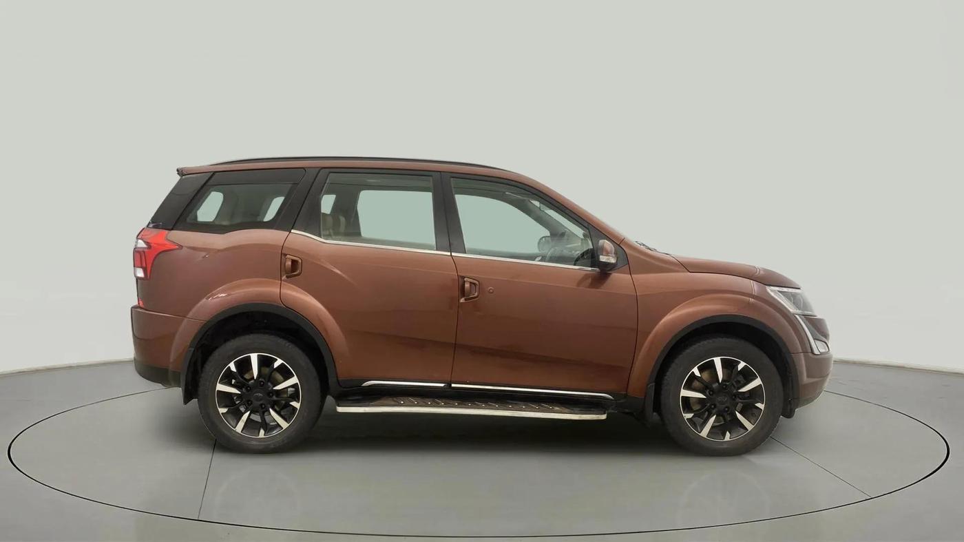 2019 Mahindra XUV500 W11 (O) AT, Diesel, Automatic, 64,824 km, Right Side View