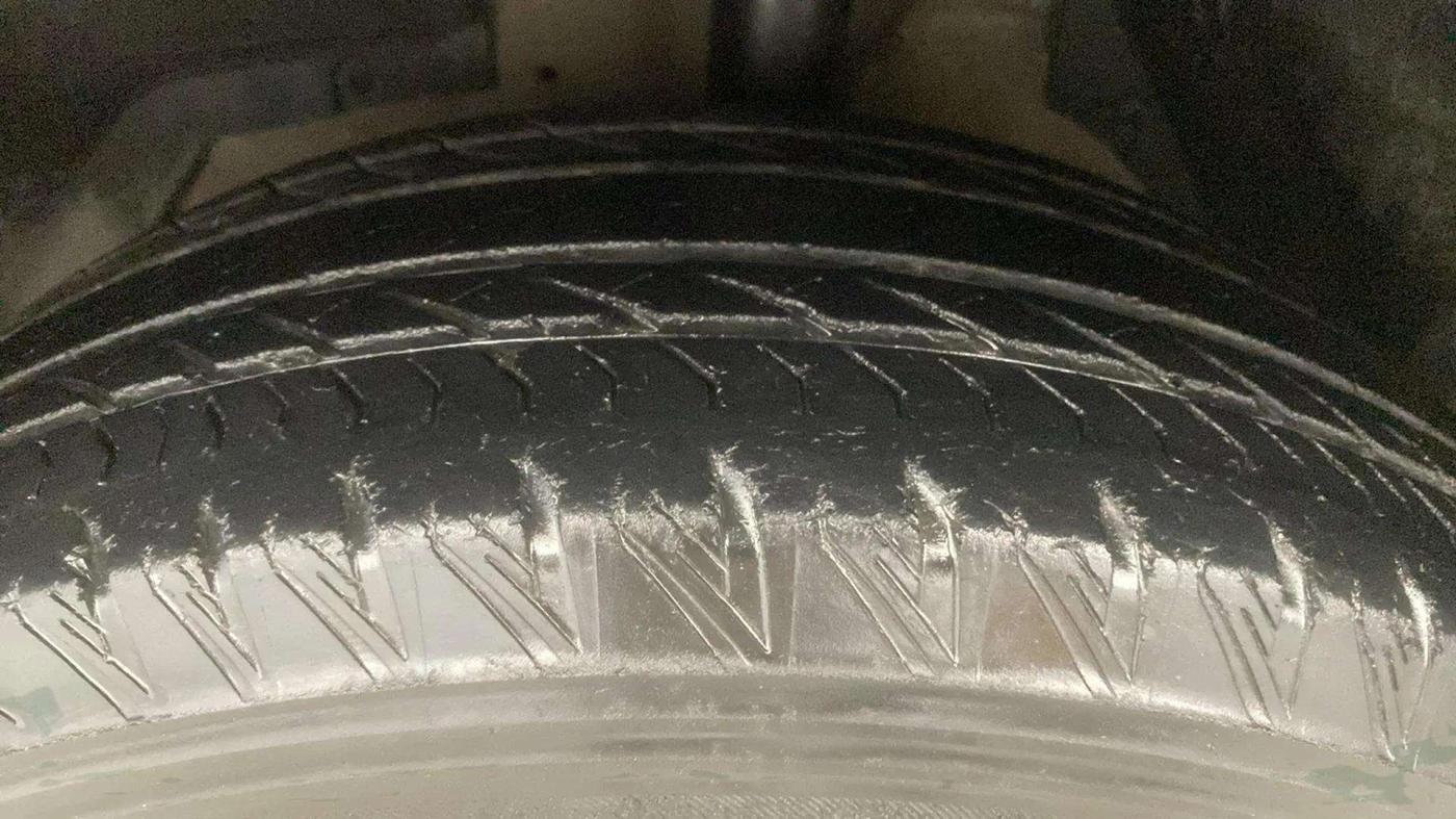 2019 Mahindra XUV500 W11 (O) AT, Diesel, Automatic, 64,824 km, Left Front Tyre Tread