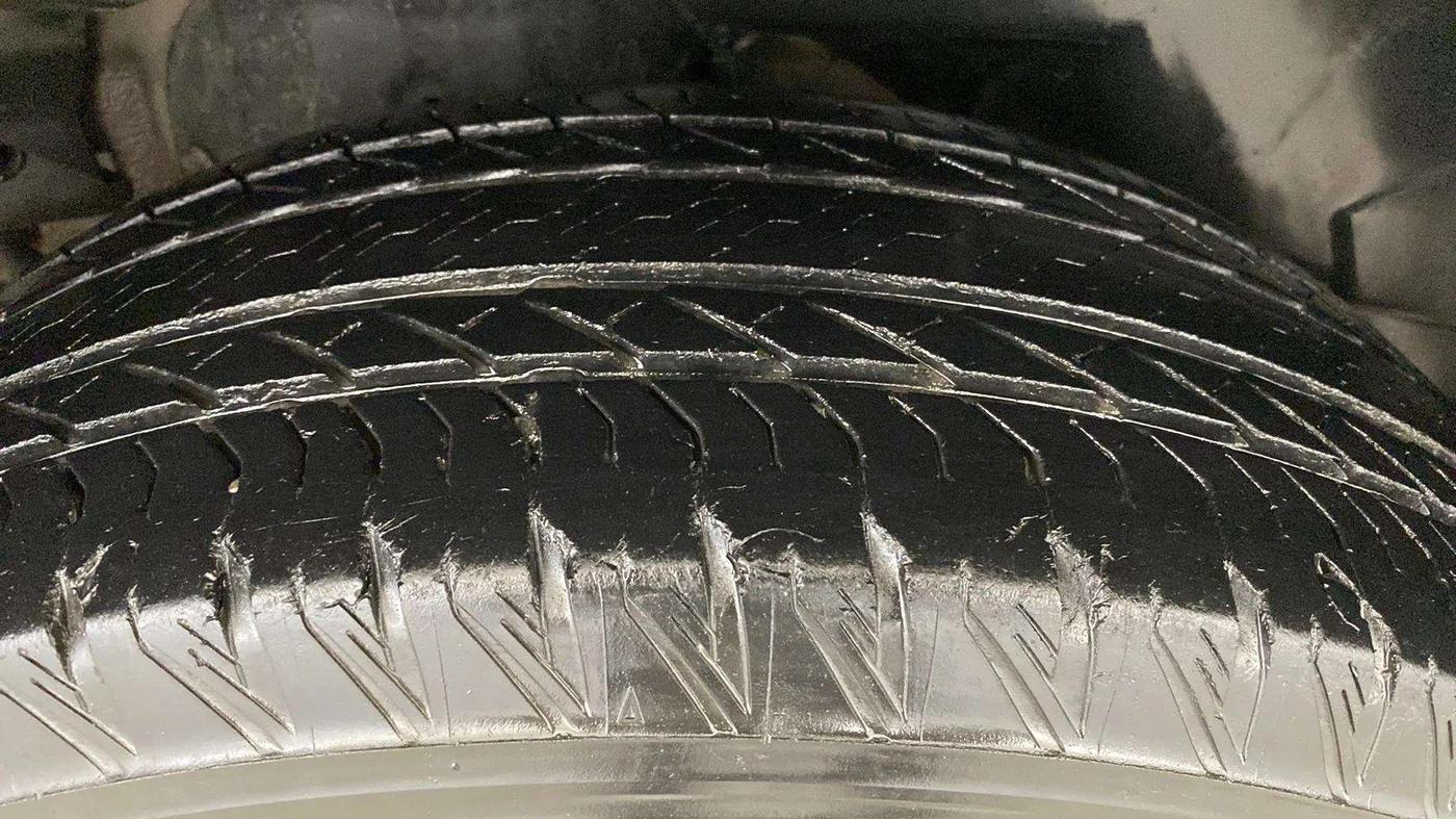2019 Mahindra XUV500 W11 (O) AT, Diesel, Automatic, 64,824 km, Right Rear Tyre Tread