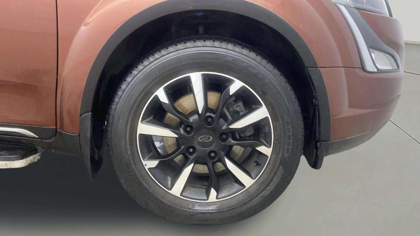 2019 Mahindra XUV500 W11 (O) AT, Diesel, Automatic, 64,824 km, Right Front Wheel
