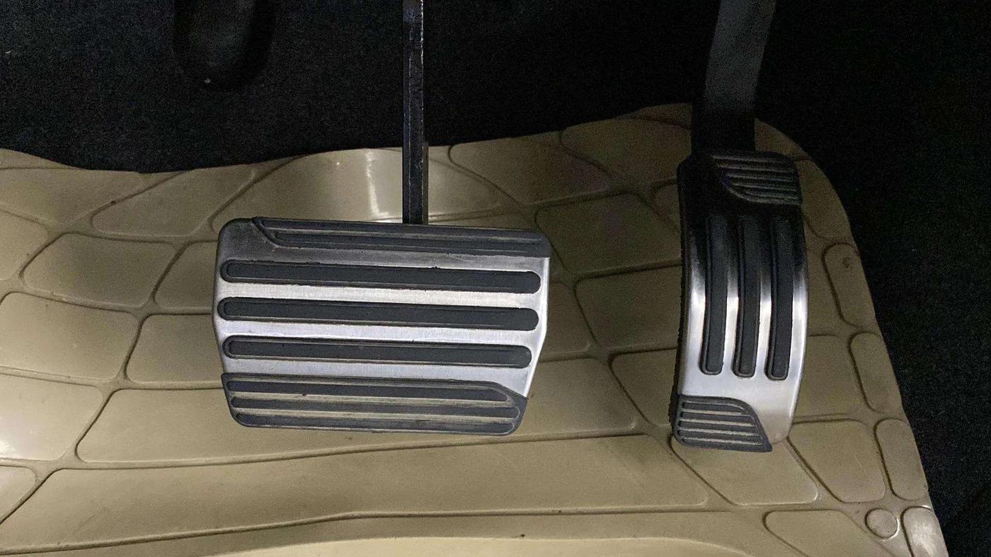 2019 Mahindra XUV500 W11 (O) AT, Diesel, Automatic, 64,824 km, Pedals