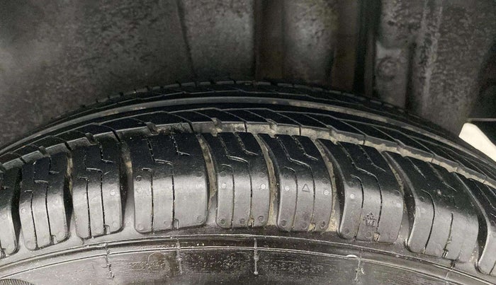 2014 Maruti Swift VXI, Petrol, Manual, 83,720 km, Left Rear Tyre Tread