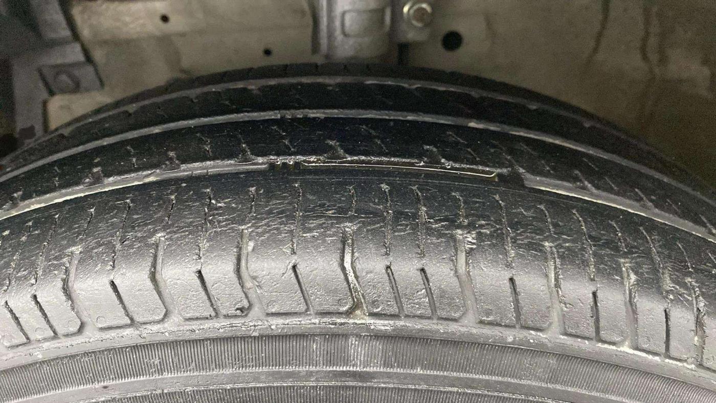 2014 Maruti Swift VXI, Petrol, Manual, 83,744 km, Left Front Tyre Tread