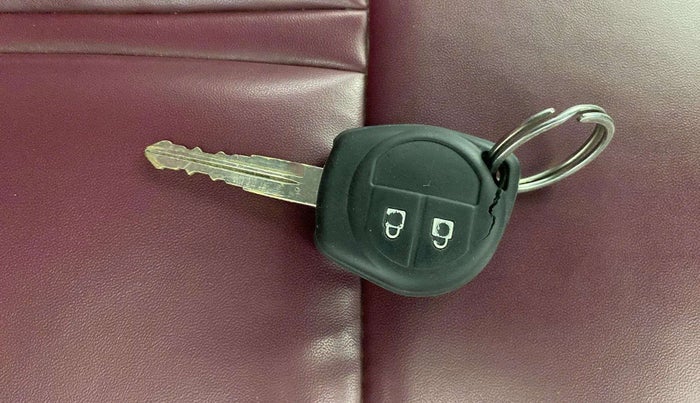 2014 Maruti Swift VXI, Petrol, Manual, 83,720 km, Key Close Up