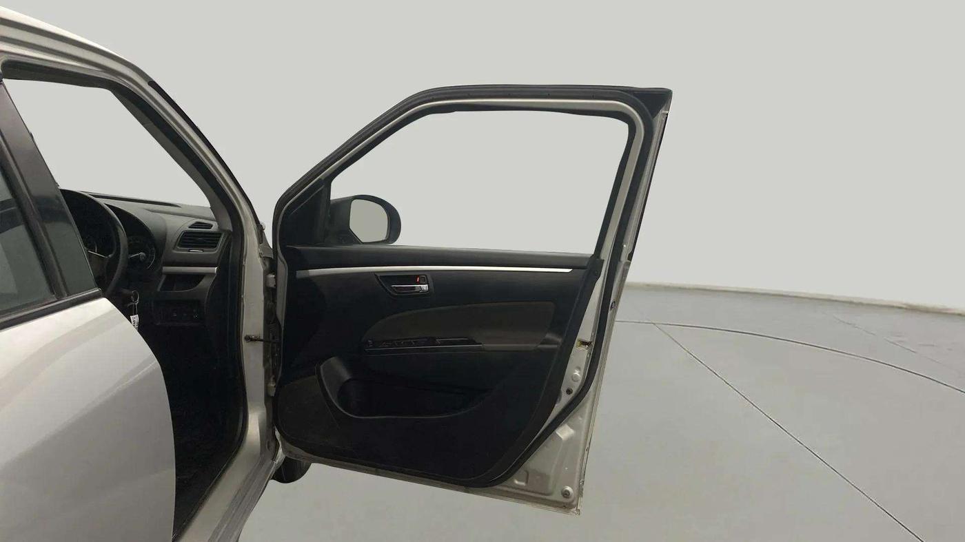 2014 Maruti Swift VXI, Petrol, Manual, 83,744 km, RHS Front Door