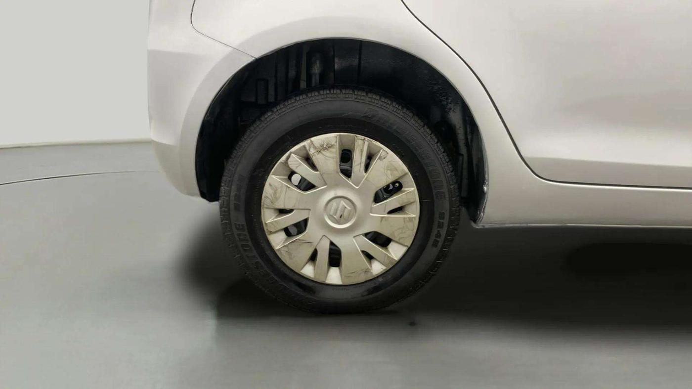 2014 Maruti Swift VXI, Petrol, Manual, 83,744 km, Right Rear Wheel