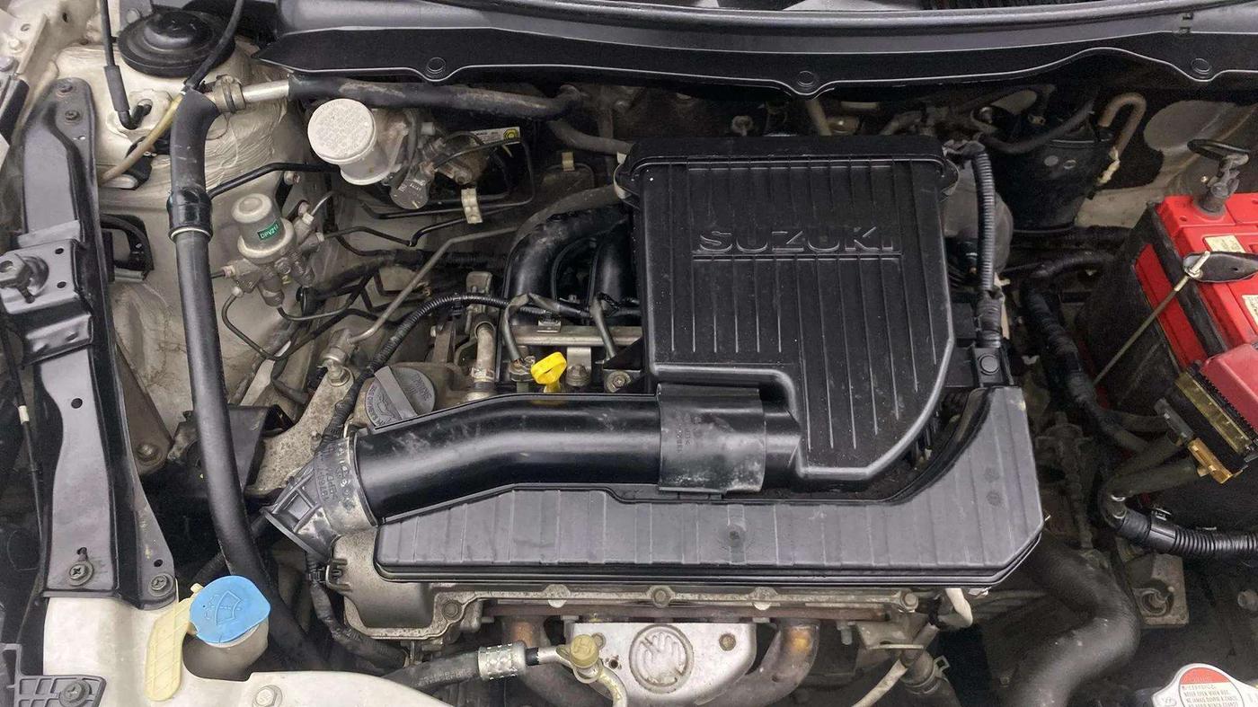2014 Maruti Swift VXI, Petrol, Manual, 83,744 km, Engine View