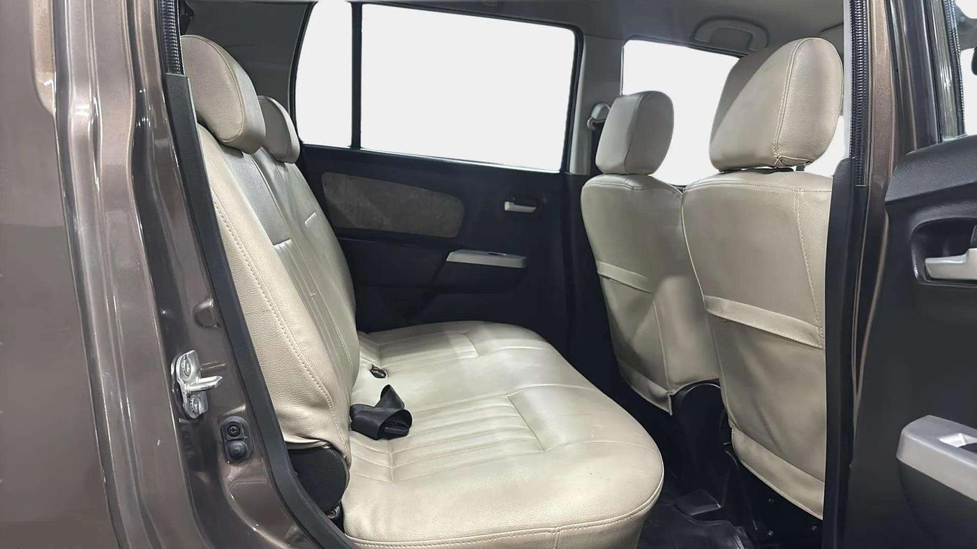 2016 Maruti Wagon R 1.0 VXI, Petrol, Manual, 28,971 km, Right Side Rear Door Cabin