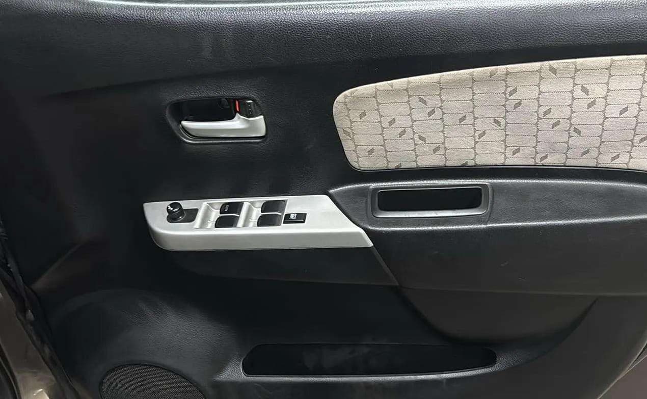 2016 Maruti Wagon R 1.0 VXI, Petrol, Manual, 28,971 km, Driver Side Door Panels Control