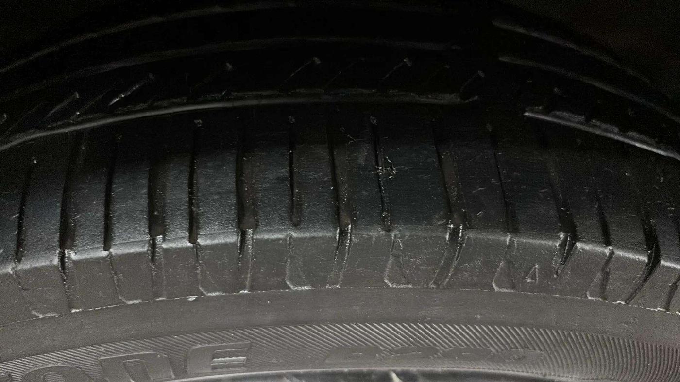 2016 Maruti Wagon R 1.0 VXI, Petrol, Manual, 28,971 km, Right Front Tyre Tread