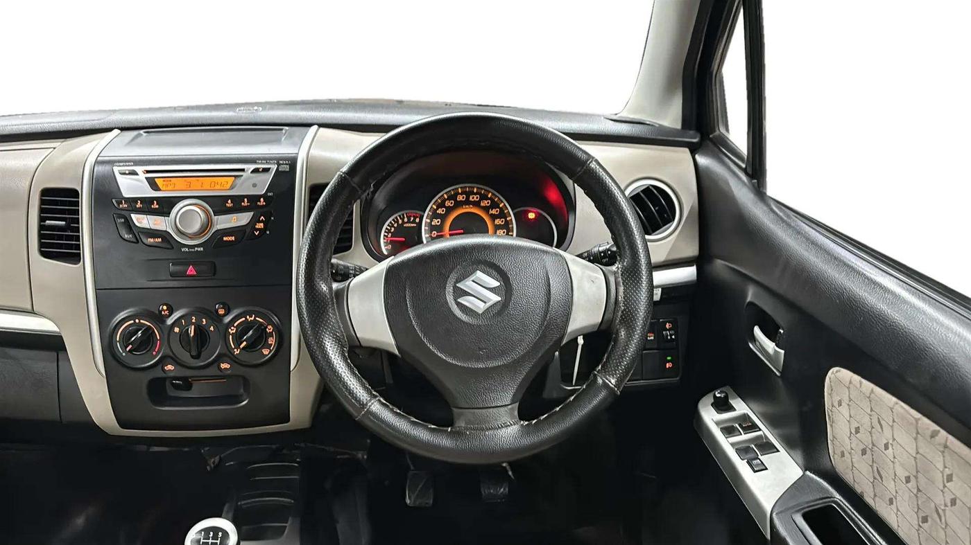 2016 Maruti Wagon R 1.0 VXI, Petrol, Manual, 28,971 km, Steering Wheel Close Up