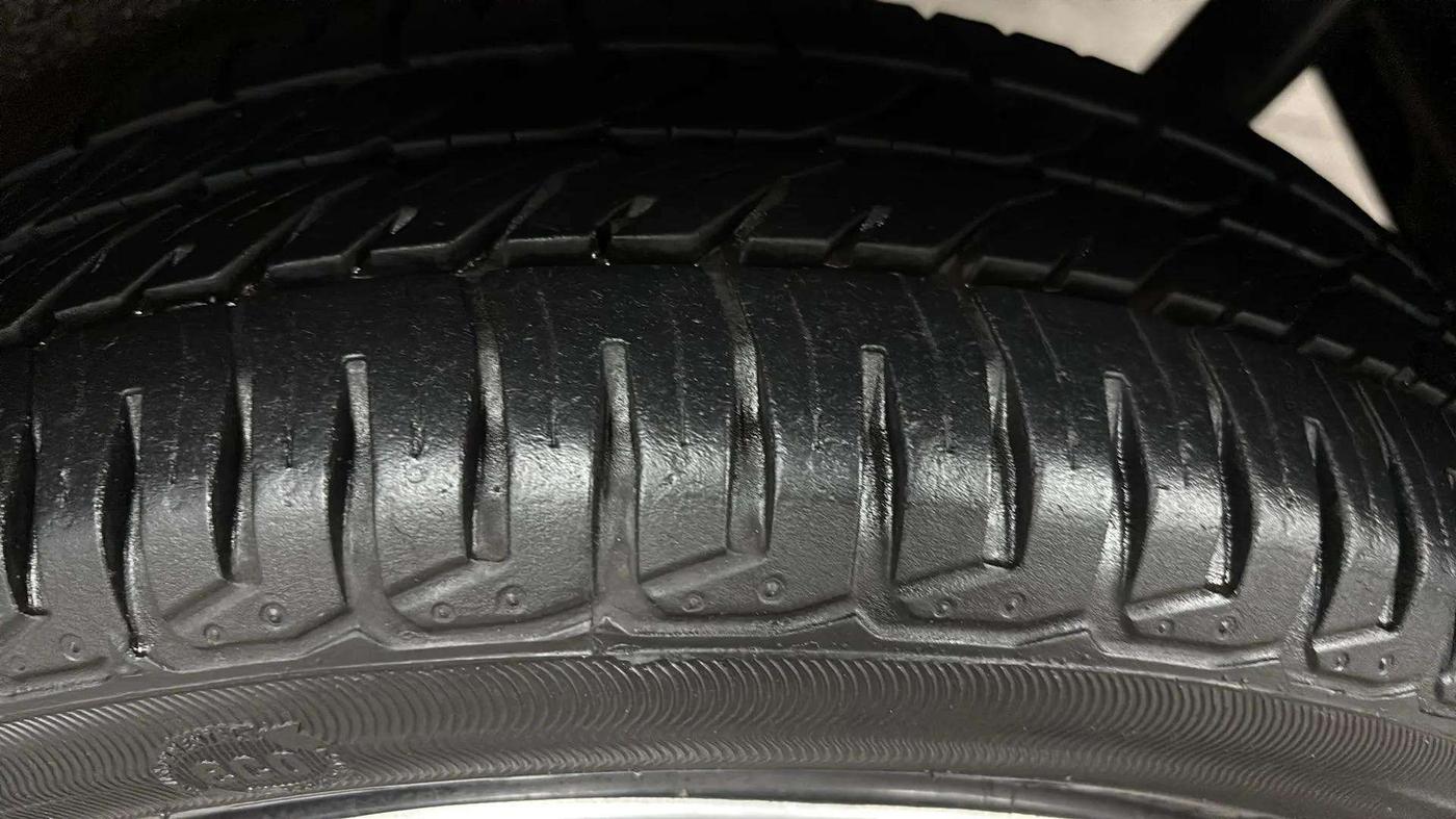 2016 Maruti Wagon R 1.0 VXI, Petrol, Manual, 28,971 km, Left Rear Tyre Tread