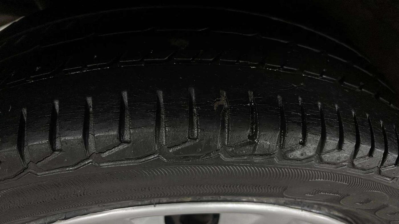 2016 Maruti Wagon R 1.0 VXI, Petrol, Manual, 28,971 km, Right Rear Tyre Tread