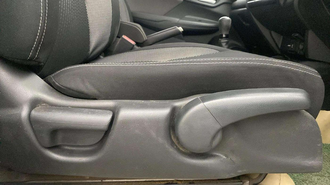 2018 Honda WR-V 1.5L I-DTEC VX MT, Diesel, Manual, 74,830 km, Driver Side Adjustment Panel