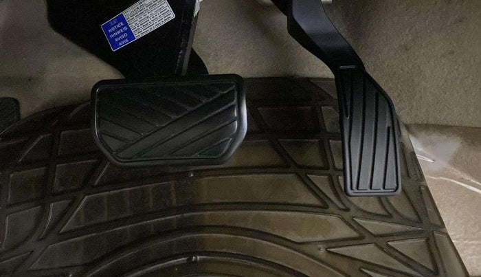 2021 Maruti Ciaz DELTA AT 1.5 SHVS PETROL, Petrol, Automatic, 39,949 km, Pedals
