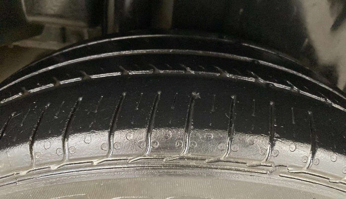2021 Maruti Ciaz DELTA AT 1.5 SHVS PETROL, Petrol, Automatic, 39,949 km, Right Rear Tyre Tread