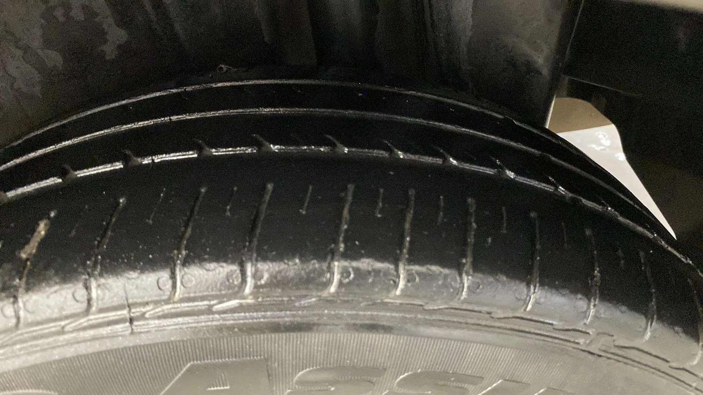 2021 Maruti Ciaz DELTA AT 1.5 SHVS PETROL, Petrol, Automatic, 39,949 km, Left Rear Tyre Tread
