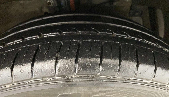 2021 Maruti Ciaz DELTA AT 1.5 SHVS PETROL, Petrol, Automatic, 39,949 km, Right Front Tyre Tread