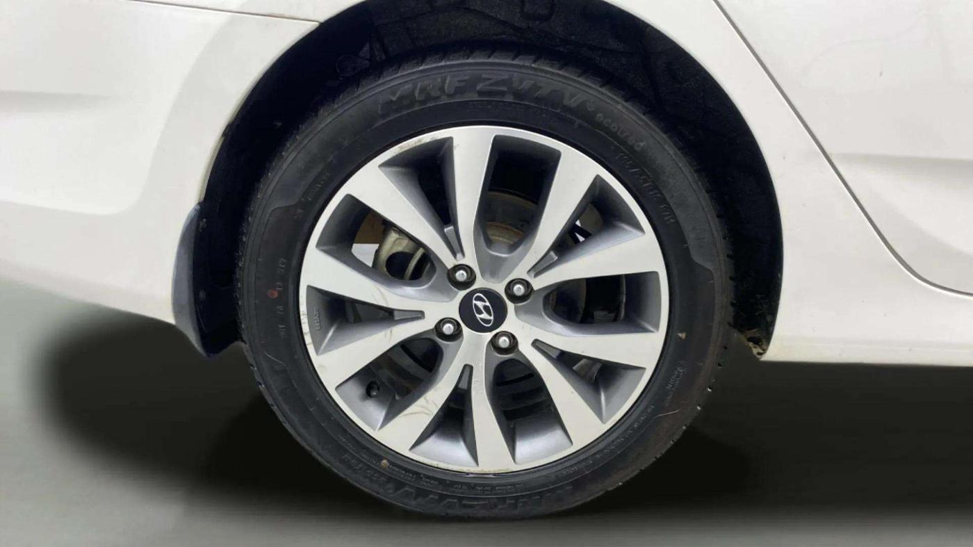 2014 Hyundai Verna FLUIDIC 1.6 VTVT SX, Petrol, Manual, 64,218 km, Right Rear Wheel