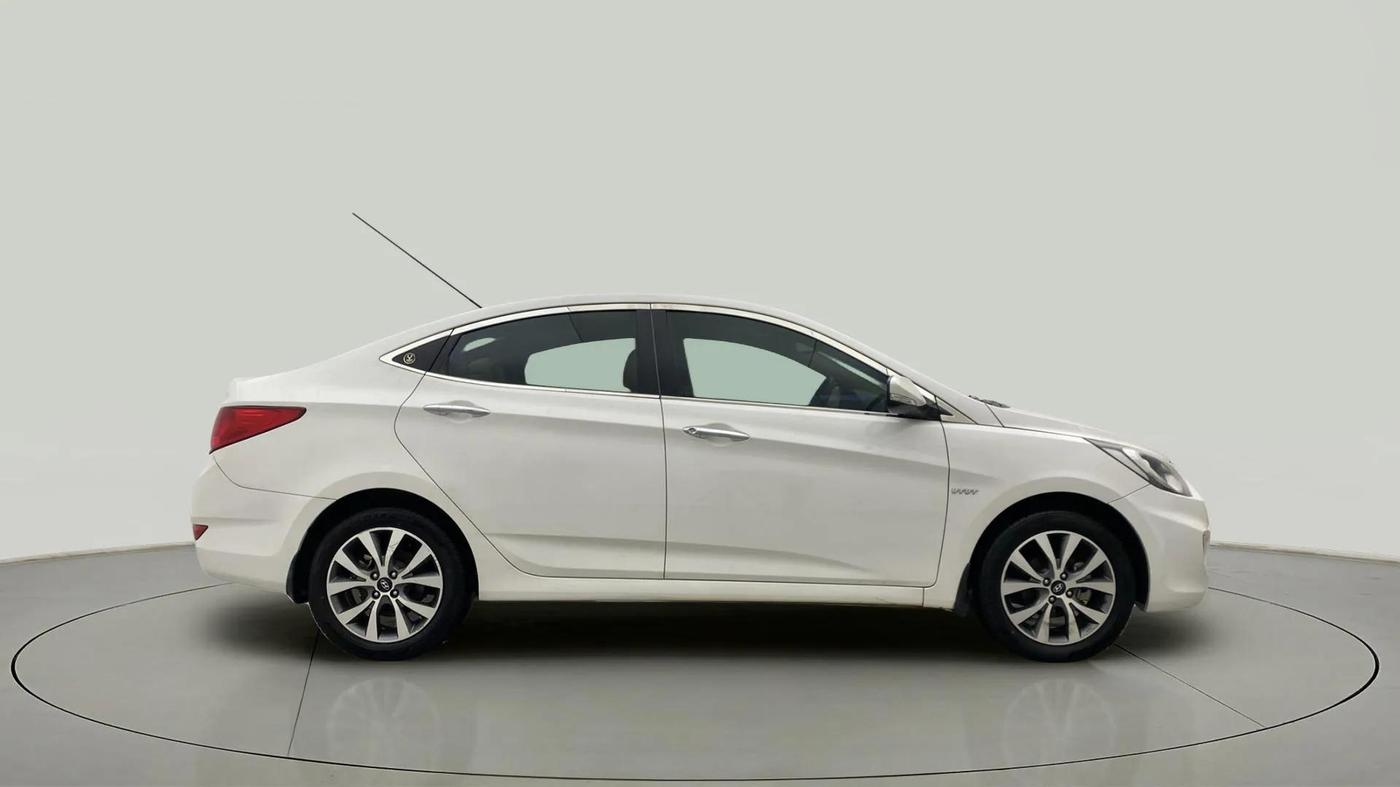2014 Hyundai Verna FLUIDIC 1.6 VTVT SX, Petrol, Manual, 64,218 km, Right Side View