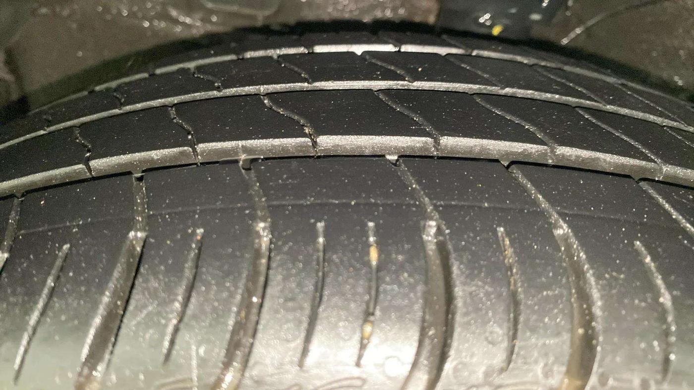 2014 Hyundai Verna FLUIDIC 1.6 VTVT SX, Petrol, Manual, 64,218 km, Left Front Tyre Tread