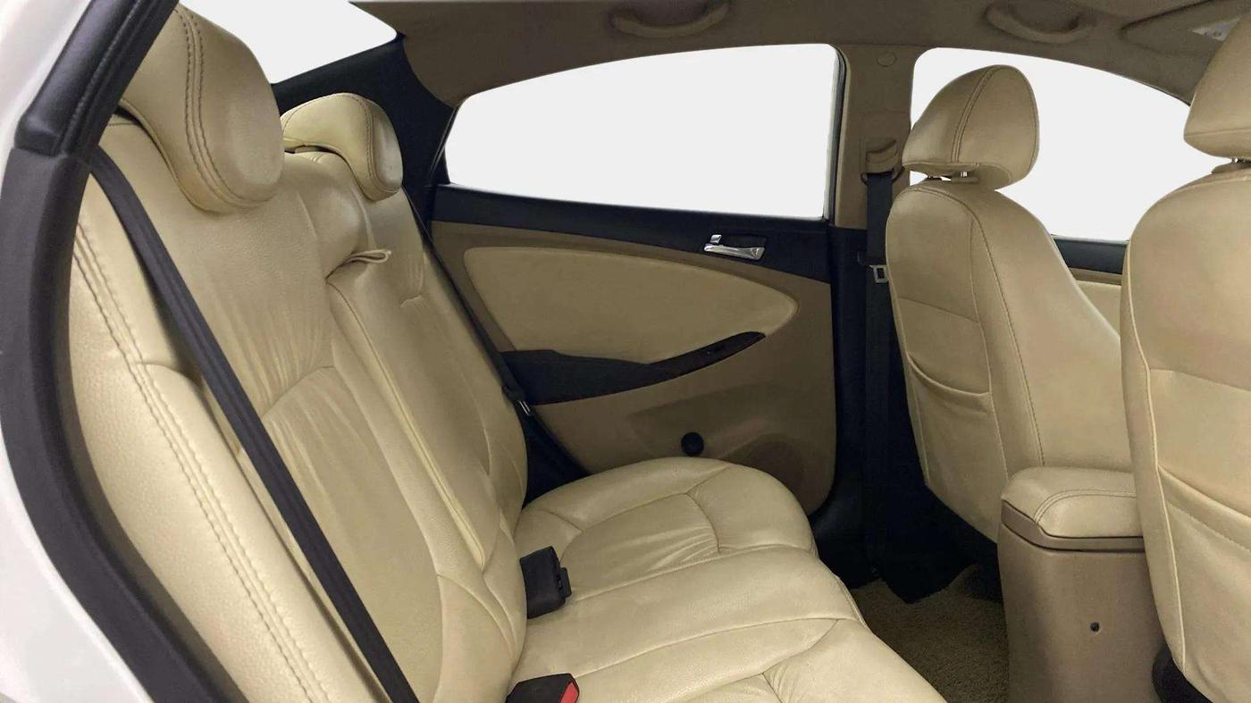 2014 Hyundai Verna FLUIDIC 1.6 VTVT SX, Petrol, Manual, 64,218 km, Right Side Rear Door Cabin