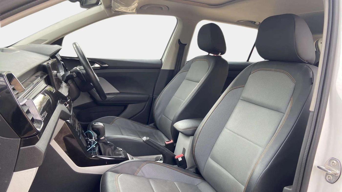 2022 Skoda KUSHAQ STYLE 1.0L TSI AT (6 AIRBAGS), Petrol, Automatic, 25,272 km, Right Side Front Door Cabin