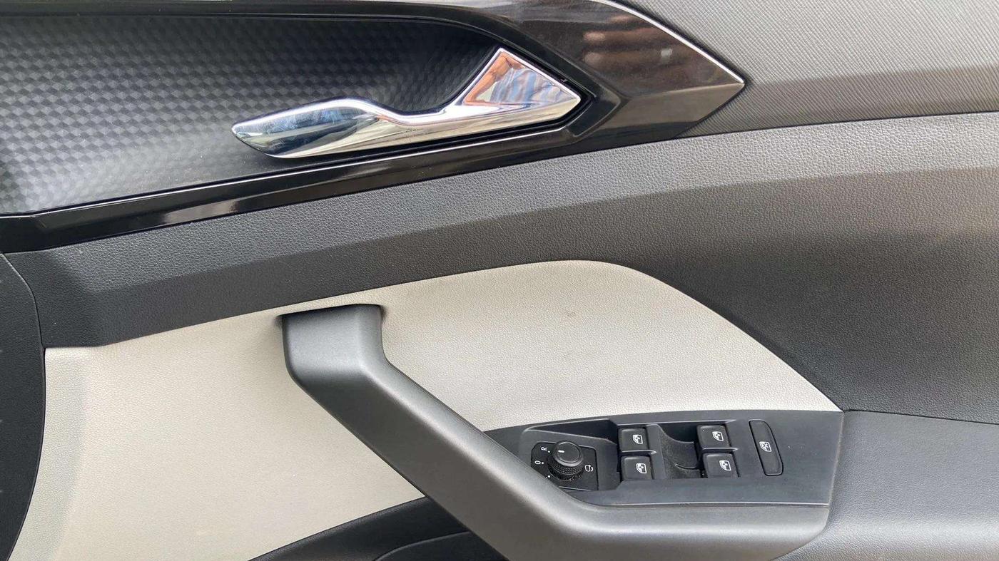 2022 Skoda KUSHAQ STYLE 1.0L TSI AT (6 AIRBAGS), Petrol, Automatic, 25,272 km, Driver Side Door Panels Control