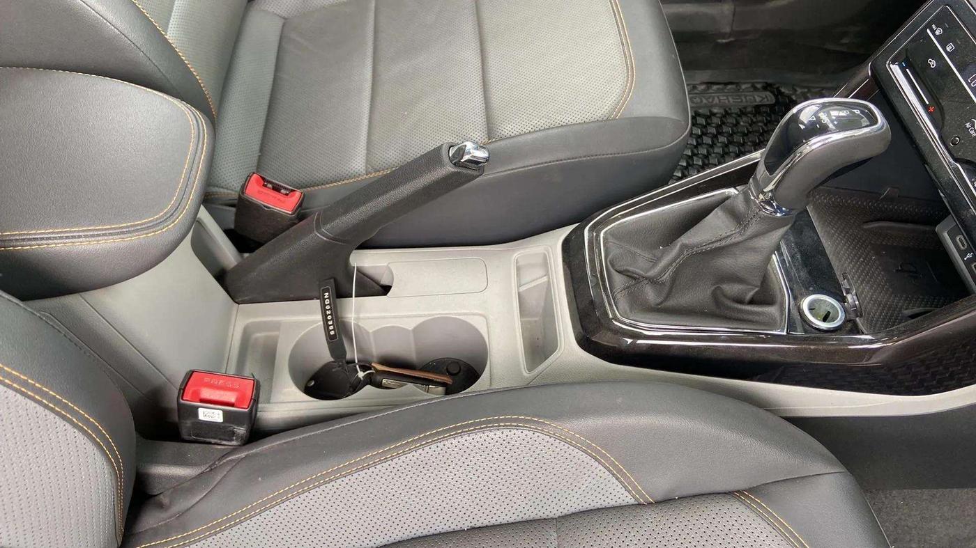 2022 Skoda KUSHAQ STYLE 1.0L TSI AT (6 AIRBAGS), Petrol, Automatic, 25,272 km, Gear Lever