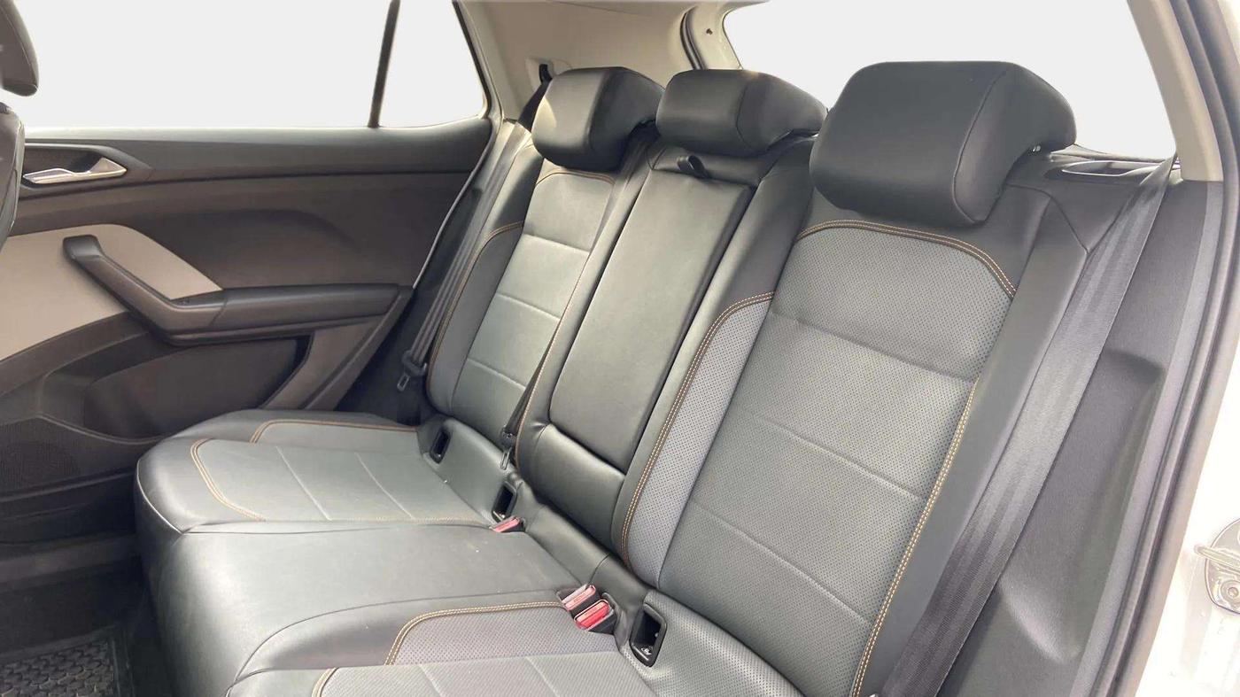 2022 Skoda KUSHAQ STYLE 1.0L TSI AT (6 AIRBAGS), Petrol, Automatic, 25,272 km, Right Side Rear Door Cabin
