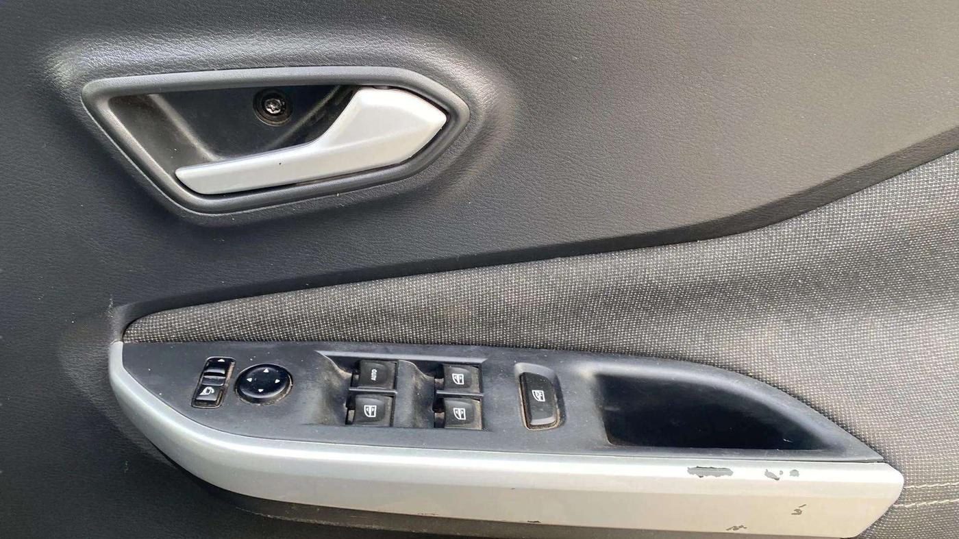 2022 Nissan MAGNITE XV PREMIUM, Petrol, Manual, 54,813 km, Driver Side Door Panels Control
