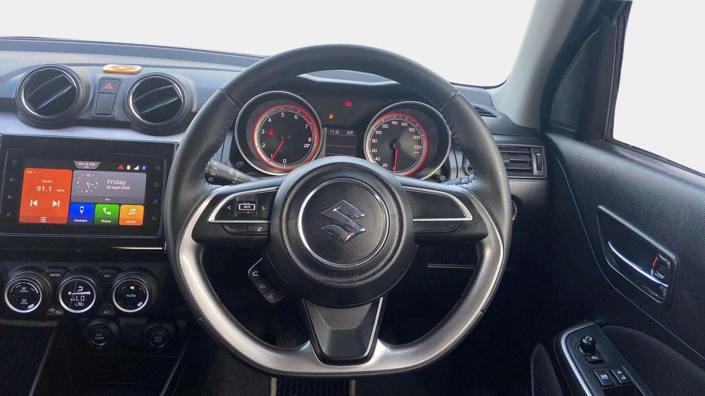 2024 Maruti Swift ZXi, Petrol, Manual, 9,220 km, Steering Wheel Close Up