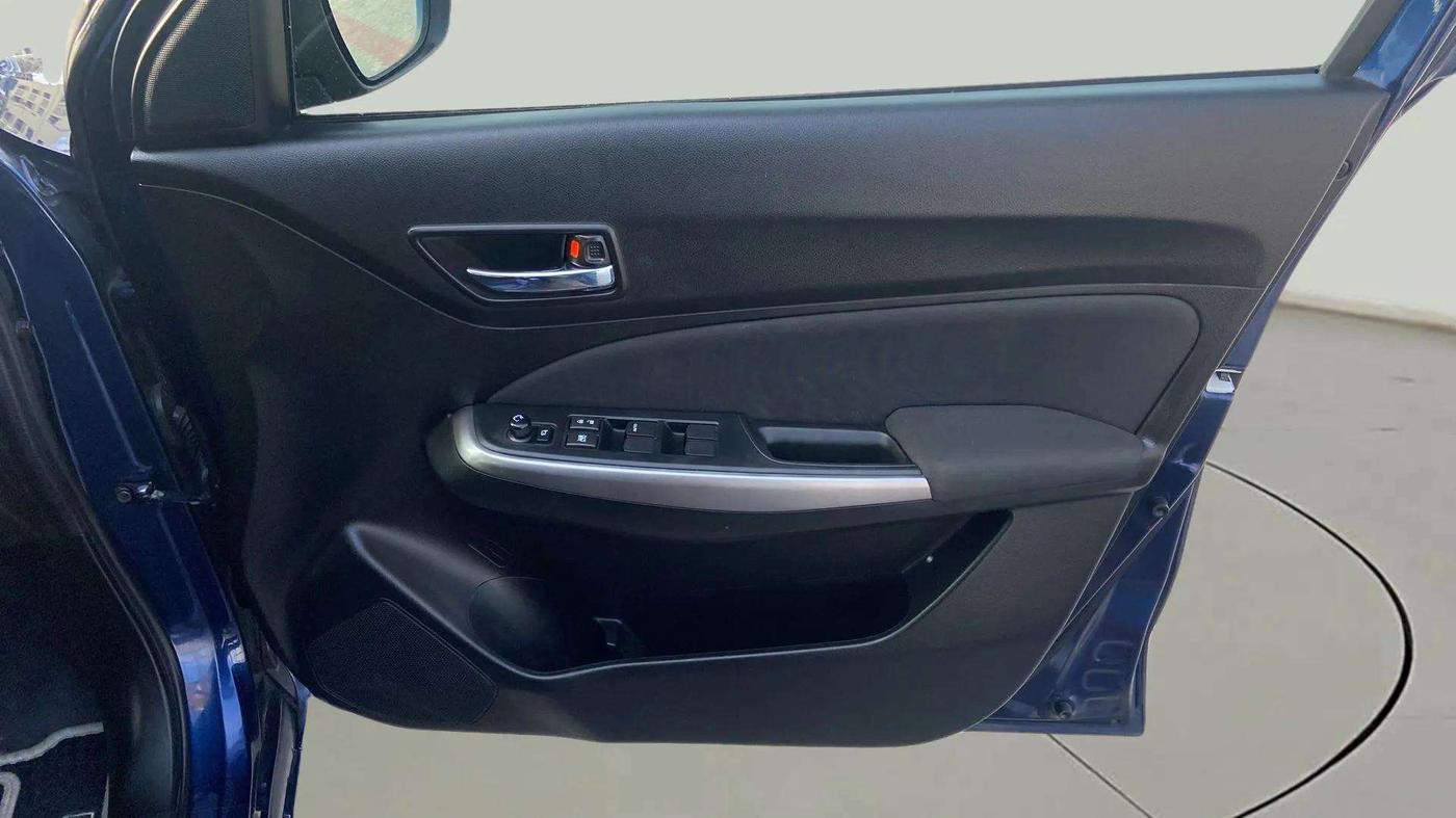 2024 Maruti Swift ZXi, Petrol, Manual, 9,220 km, Driver Side Door Panels Control