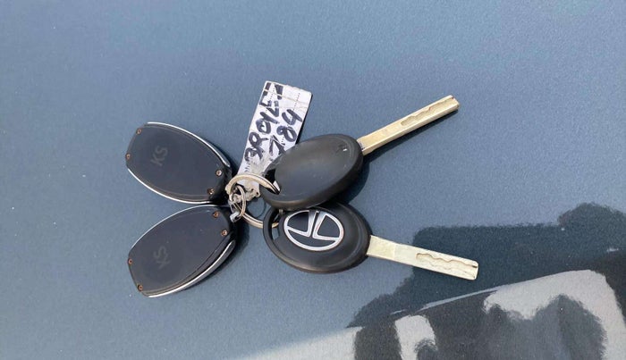 2020 Tata ALTROZ XE PETROL, Petrol, Manual, 23,920 km, Key Close Up