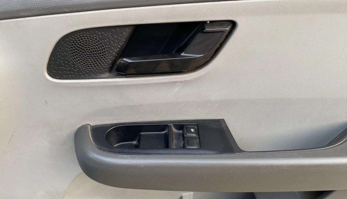 2020 Tata ALTROZ XE PETROL, Petrol, Manual, 23,920 km, Driver Side Door Panels Control