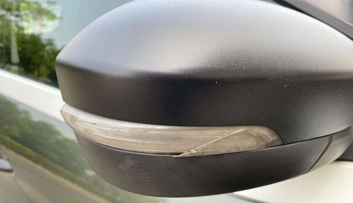 2020 Tata NEXON XM SUNROOF PETROL, Petrol, Manual, 85,044 km, Right rear-view mirror - Indicator light has minor damage