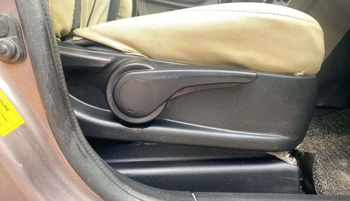 2017 Tata Tiago XZ(O) PETROL, Petrol, Manual, 90,888 km, Driver Side Adjustment Panel