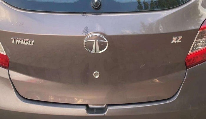 2017 Tata Tiago XZ(O) PETROL, Petrol, Manual, 90,888 km, Dicky (Boot door) - Minor scratches