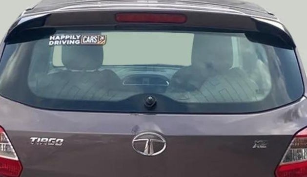 2017 Tata Tiago XZ(O) PETROL, Petrol, Manual, 90,888 km, Rear windshield - Wiper arm not available