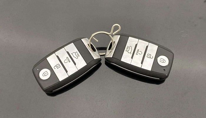 2023 KIA SONET HTK PLUS 1.0 IMT, Petrol, Manual, 26,733 km, Key Close Up