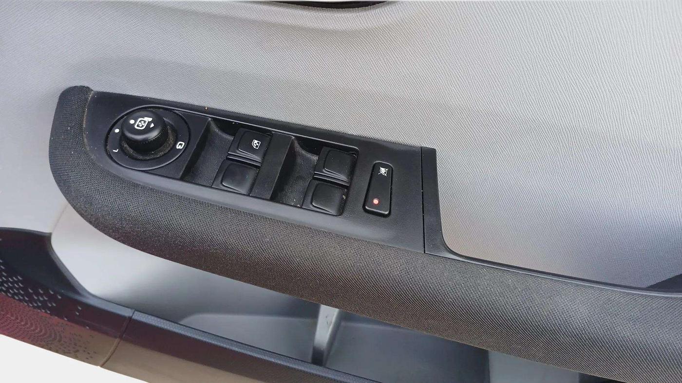 2021 Tata ALTROZ XZ PETROL, Petrol, Manual, 27,543 km, Driver Side Door Panels Control