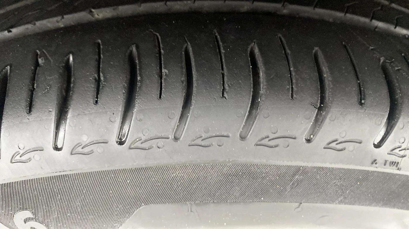 2021 Tata ALTROZ XZ PETROL, Petrol, Manual, 27,543 km, Right Front Tyre Tread