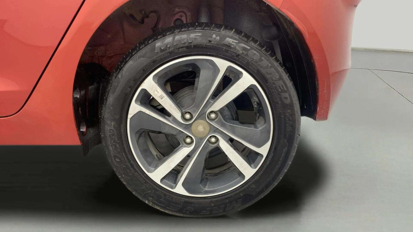 2021 Tata ALTROZ XZ PETROL, Petrol, Manual, 27,543 km, Left Rear Wheel